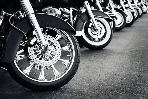 Quels sont les attributs des parkings privés à Saint-Exupéry ?
