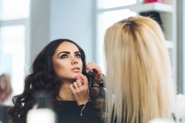 Un voyage à travers l'histoire de la mode : des tendances intemporelles qui définissent notre style